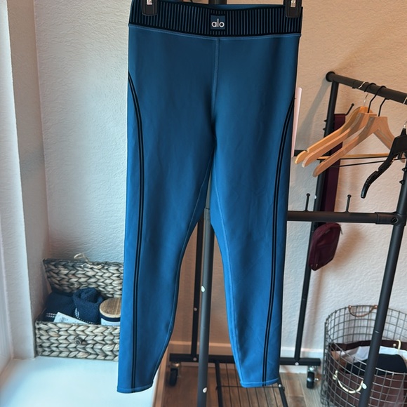 NWT Alo yoga line up leggings size small-eclipse blue - Picture 10 of 16